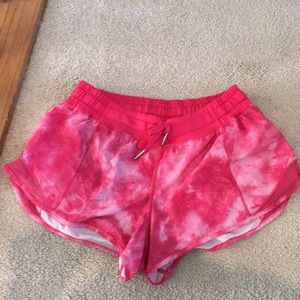 Lululemon Hotty Hot Short II 2.5”